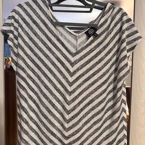 Bobeau Black and White Chevron V-Neck Top